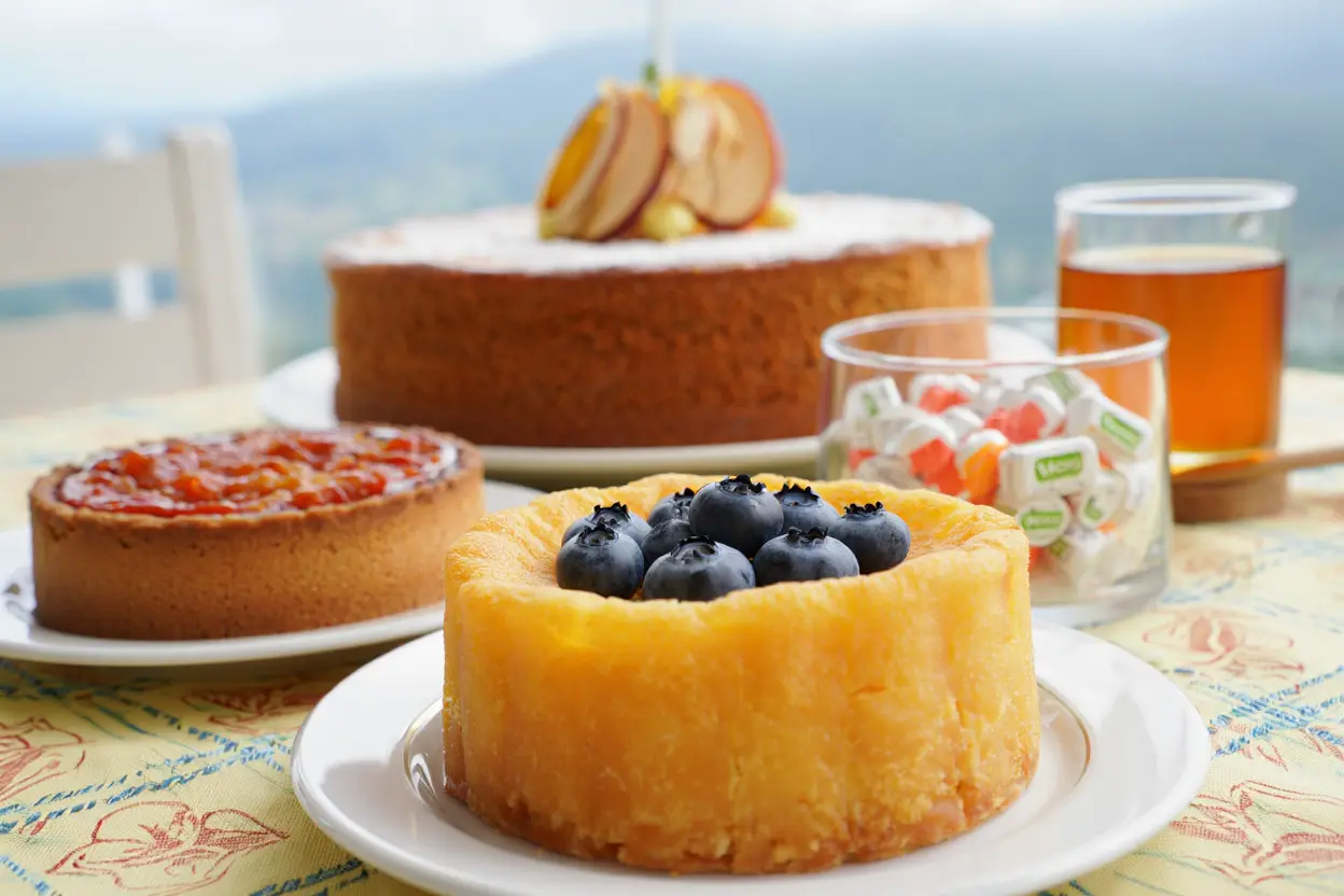 Assortiment desserts auvergnats typiques