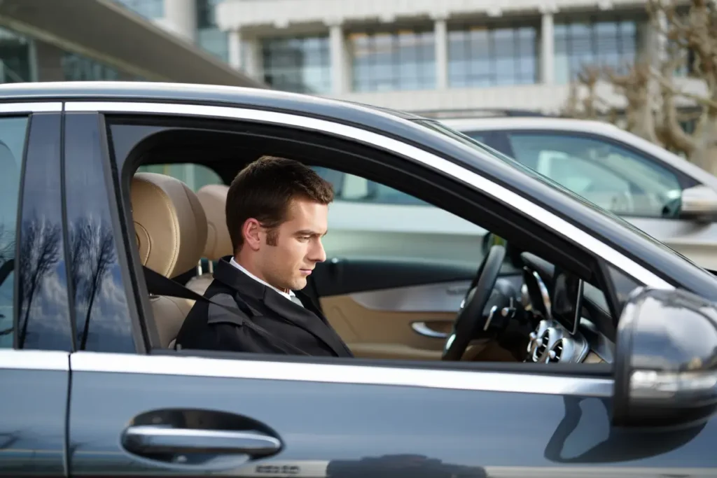 Chauffeur professionnel en berline premium